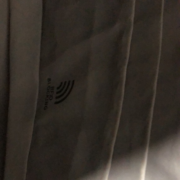 NWOT RFID travel cross body bag - Picture 4 of 4